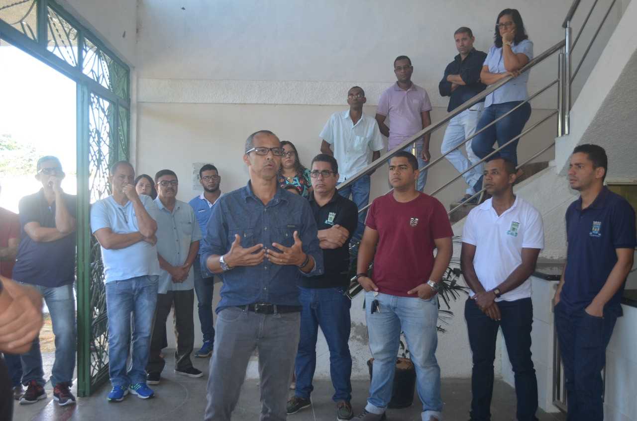 Camacã: Prefeito Interino Paulo do Gás reúne funcionários da prefeitura para uma breve reunião 
